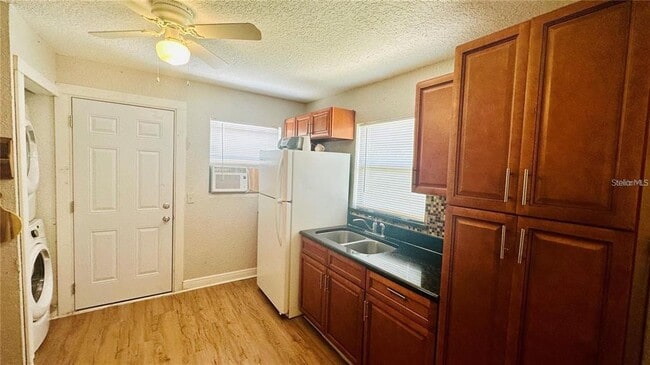 Building Photo - 850 E 19th St