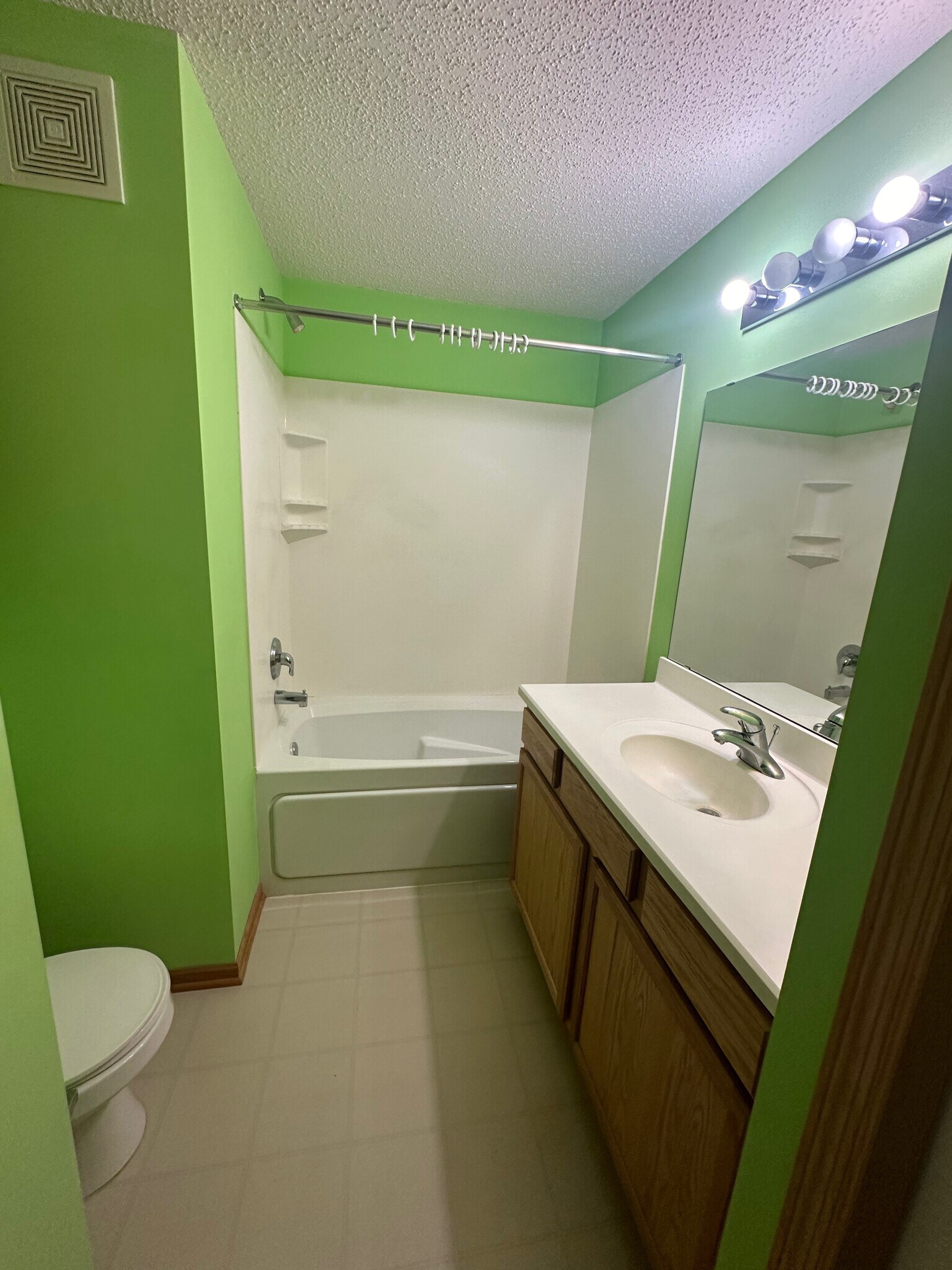 Building Photo - 14644 Sumter Ave