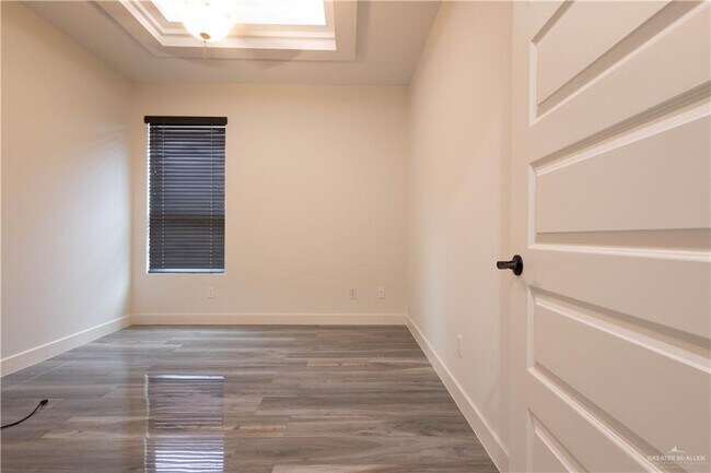 Building Photo - 30 Wisteria Ave