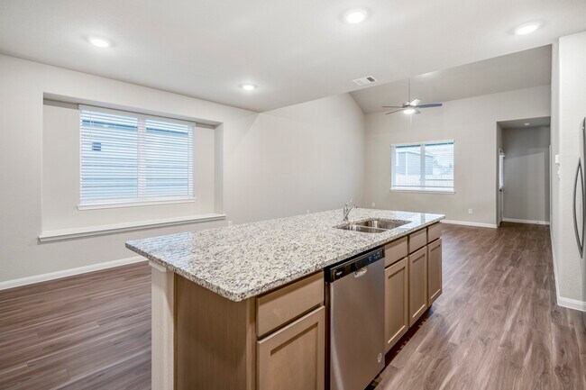 Building Photo - 2421 Shellcracker Dr