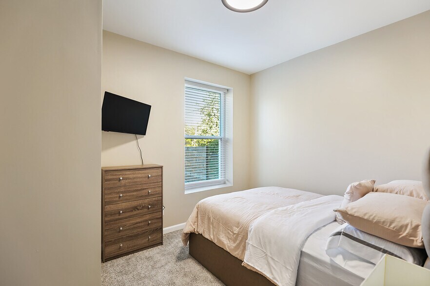 Building Photo - 5641 Cates Ave