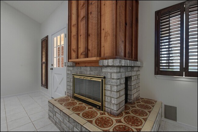 Building Photo - 6622 Dawn Dr