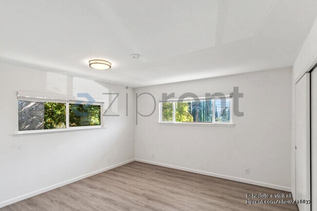 Building Photo - 1967 Solano Way