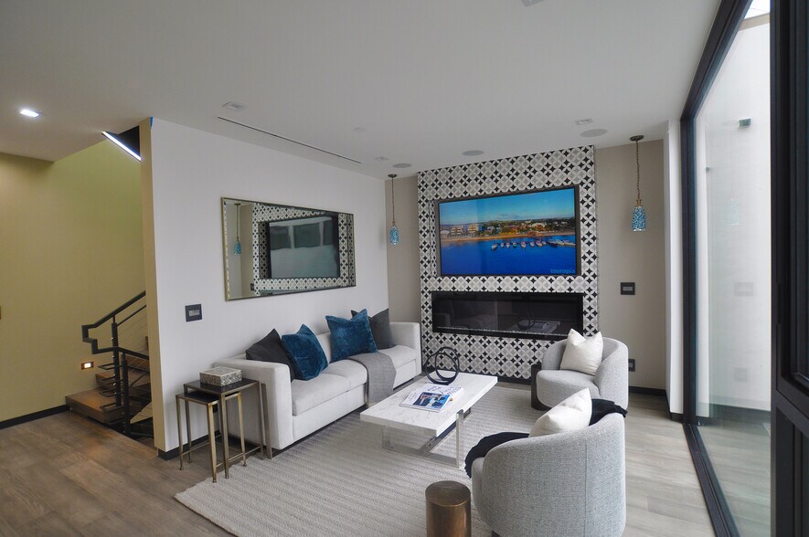 Building Photo - 838 California Ave