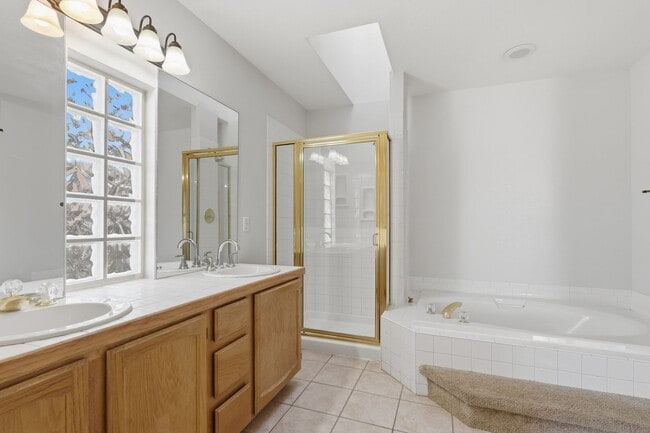 Building Photo - 4 Bed 2.5 Bath Home in Plum Creek of Castle Rock