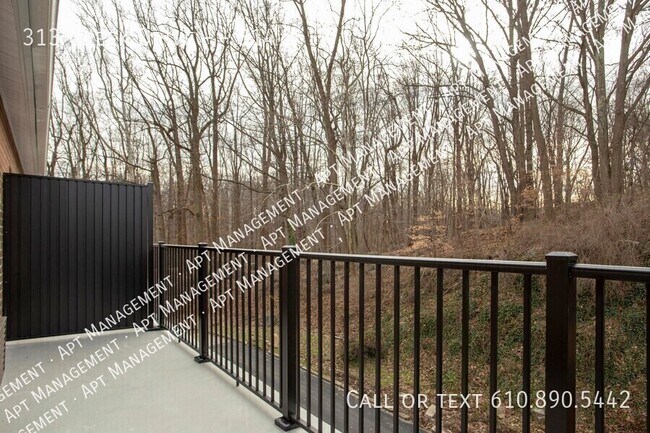 Building Photo - 313 Creek Dr