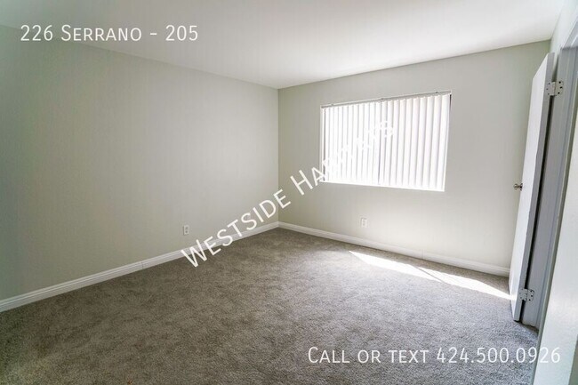 Building Photo - 226 Serrano-205