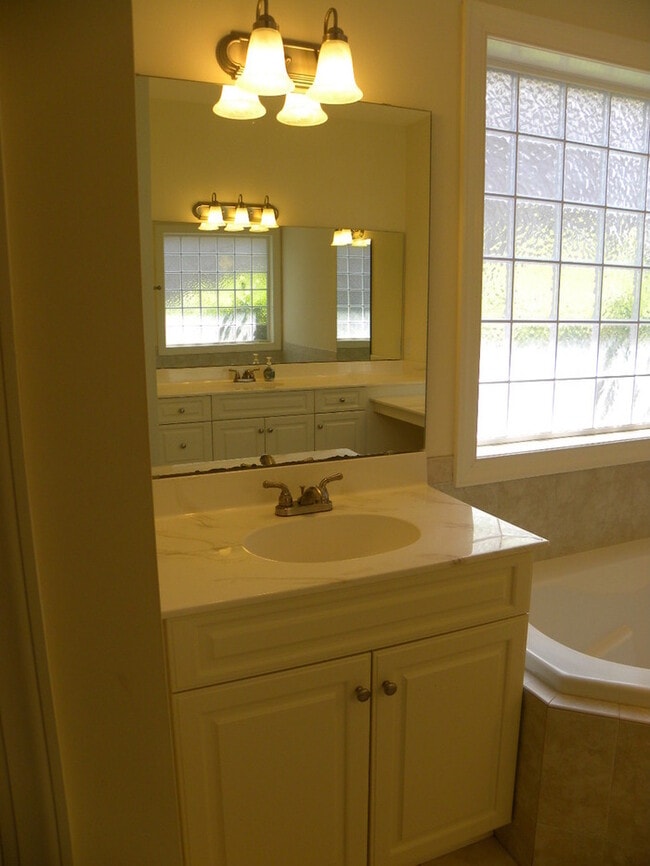 Building Photo - Absolutely beautiful home at the Cottages ...