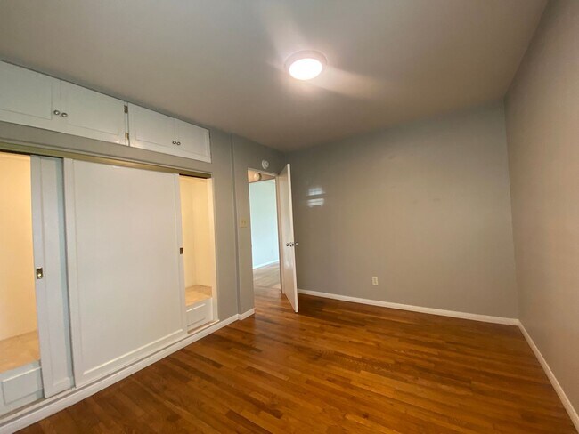 Building Photo - m529 - Mann