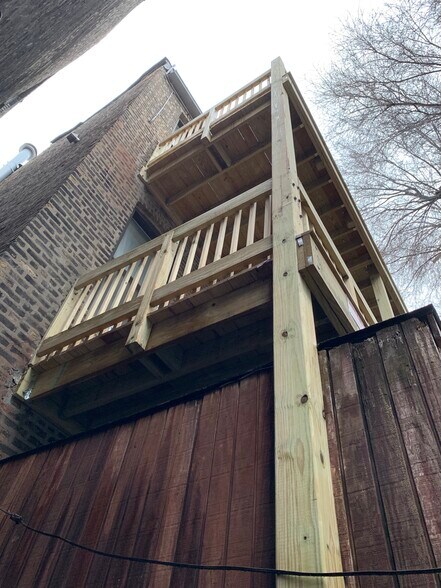 Building Photo - 953 W Armitage Ave