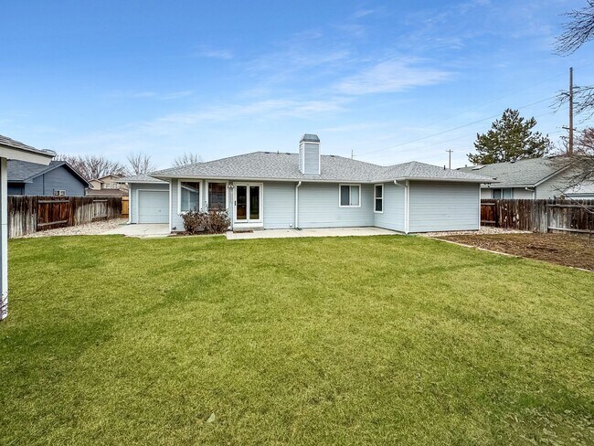 Building Photo - Spacious 3-Bedroom Home with 3-Car Garage, Fenced Yard & Easy Commute to Downtown Boise & BSU