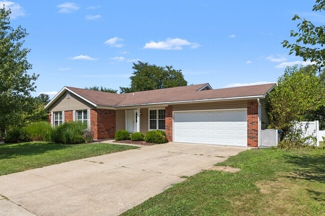 Building Photo - 1620 Dahlia Ct