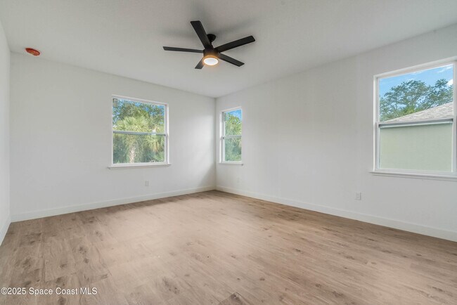 Building Photo - 521 Garbelmann St