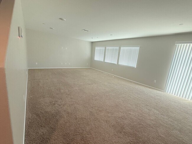 Building Photo - Beautiful Two Story Home, 3 Bedrooms, 2.5 Bathrooms, Solar Panels,