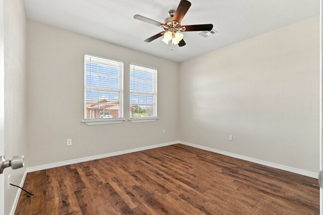Building Photo - 6421 W 3rd St