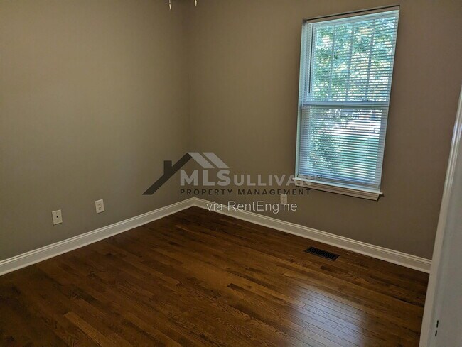 Building Photo - 608 N Maple St