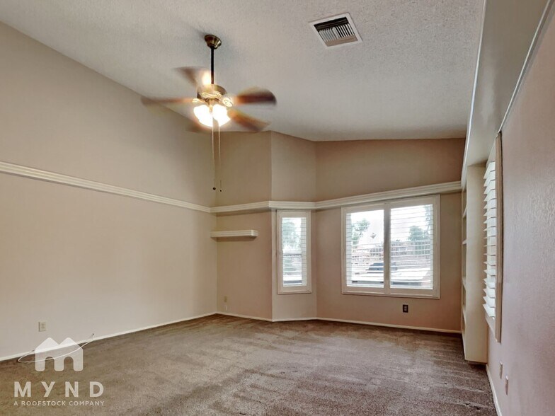 Building Photo - 1116 N Ambrosia