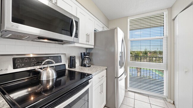 Building Photo - 7205 Thomas Dr