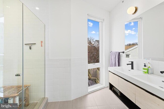 Building Photo - 237 Krams Ave