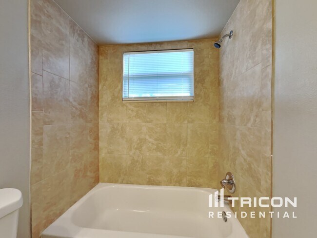 Building Photo - 10951 110th Ave N