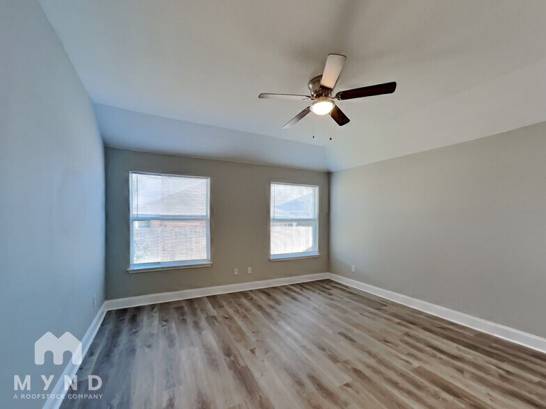 Building Photo - 105 Adams Dr