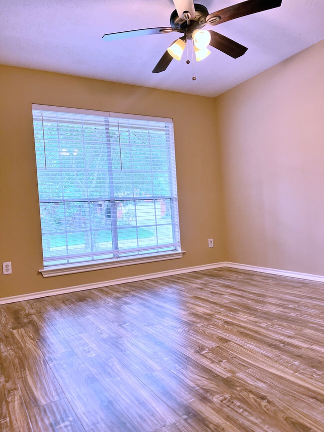 Building Photo - 126 W Russet Grove Cir