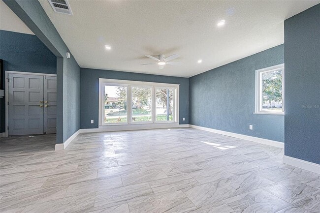 Building Photo - 6370 Conniewood Square