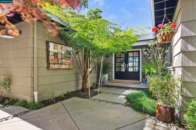 Building Photo - 20 Mira Loma Rd