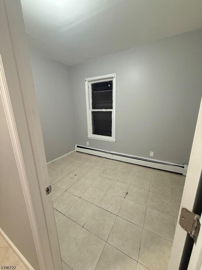 Building Photo - 27 Kling St