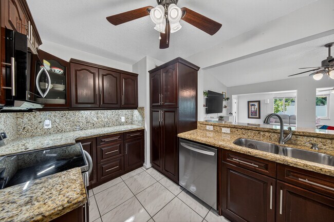 Building Photo - 211 S 57th Way