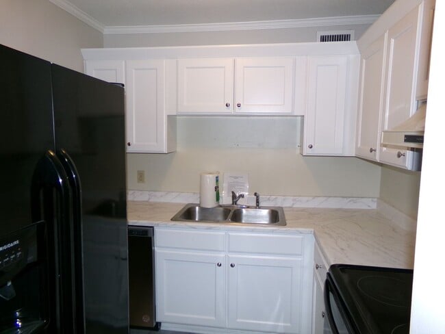 Building Photo - Salem Square Apartments