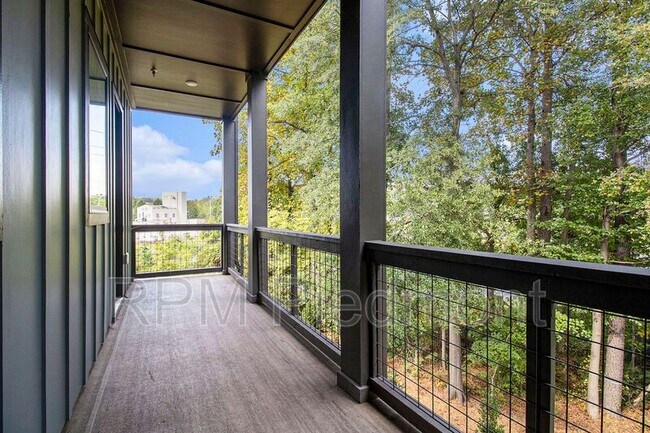 Building Photo - 205 Firefly Cir