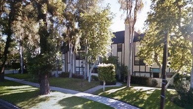 Building Photo - Tutor-style townhome! Duel master with attached garage!