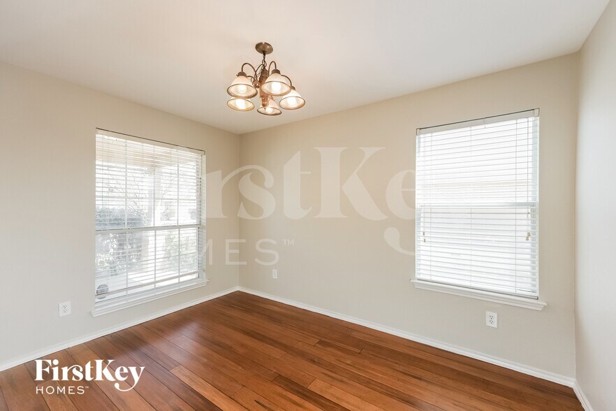 Building Photo - 7010 Daybreak Peaks