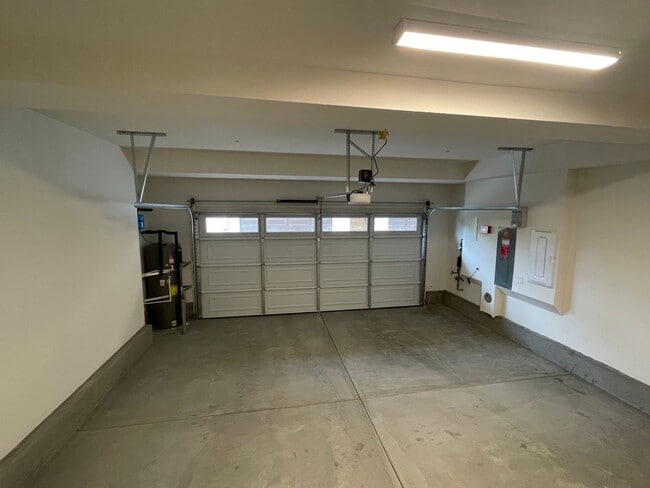 Building Photo - 3 Bed 3 Bath Townhouse in San Marcos - Brand New