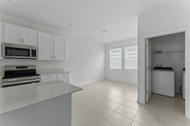 Building Photo - 2035 Rider Rain Ln