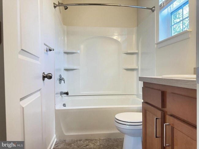 Building Photo - 377 Minck Ave