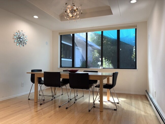 Building Photo - Eichler-Style Gem in Desirable Triple El N...