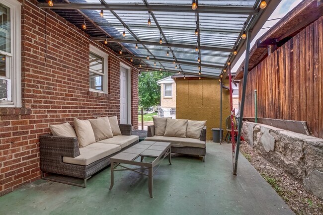 Building Photo - 2817 W 36th Ave