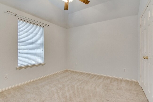 Building Photo - 1133 Hillwood Dr