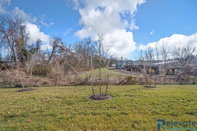 Building Photo - 2008 Old Manchester St