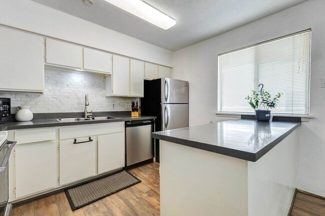 Building Photo - 4040 San Felipe St
