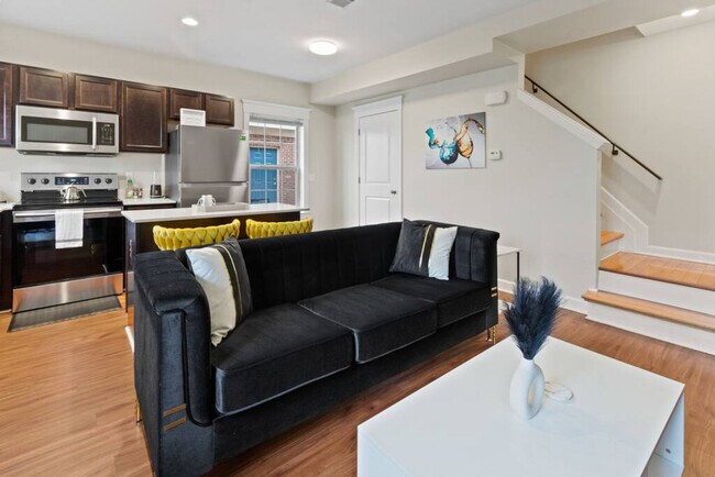 Building Photo - 692 E Ferry St