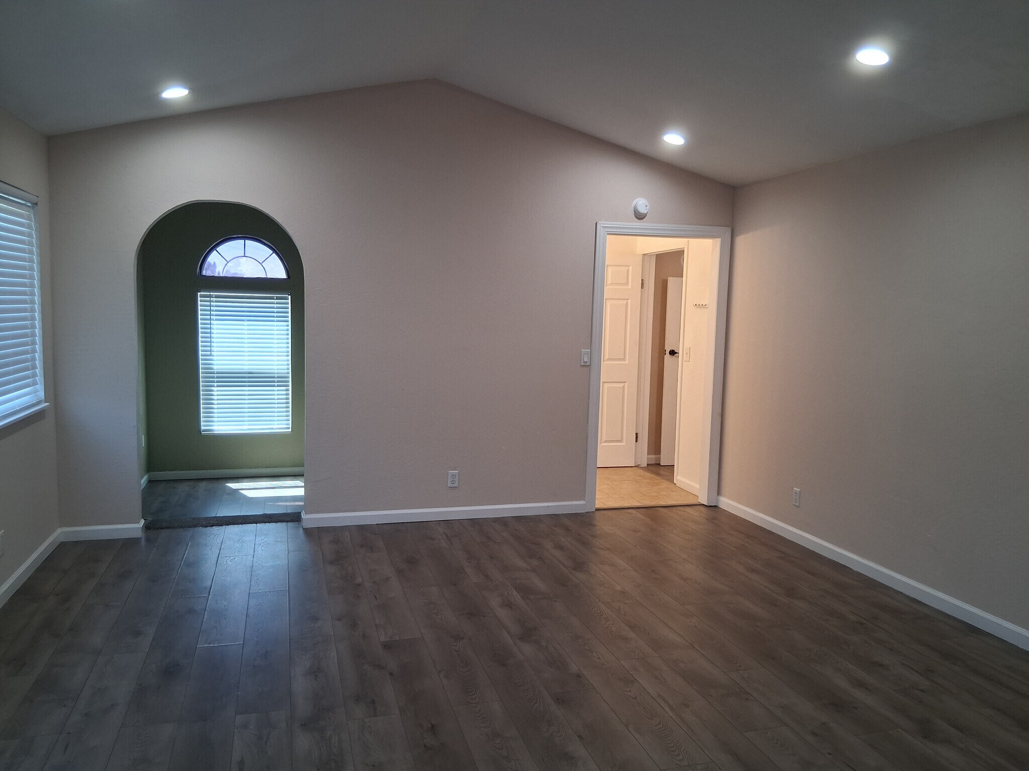 Building Photo - 167 Ladera Dr