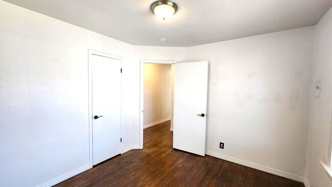 Building Photo - 3 BED 1 Bath Home Andys Sub Addition Bethany, OK