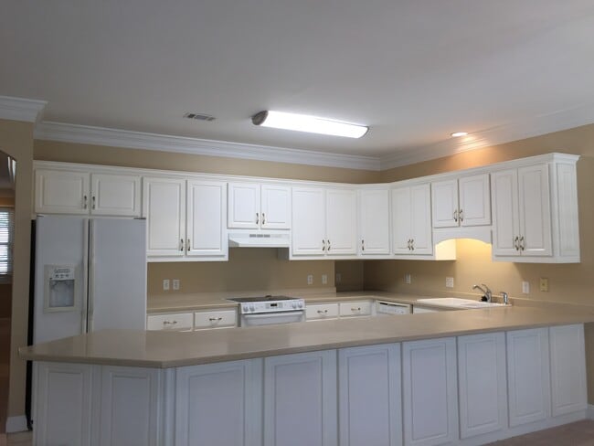 Building Photo - Pensacola - Downtown - 2 bedroom, 2 bathro...