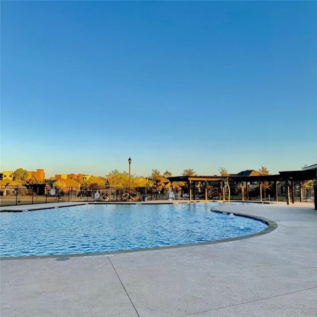 Building Photo - Townhome in Waxahachie, Tx