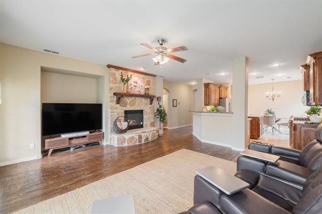 Building Photo - 2116 Chambers Dr