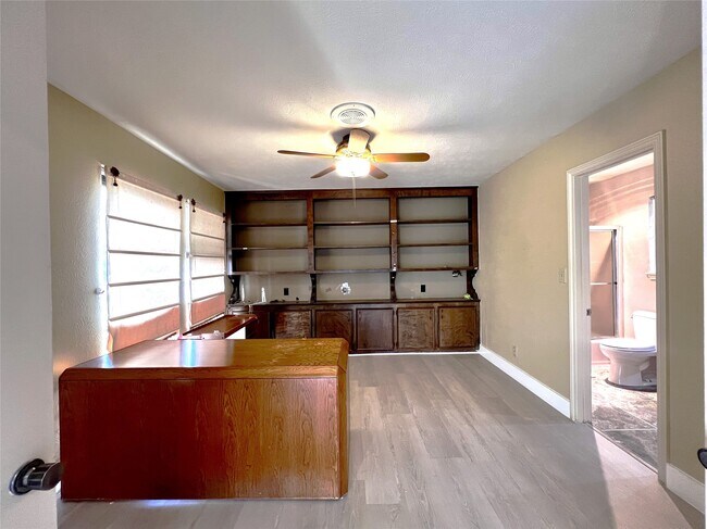 Building Photo - 2002 Tucumcari Dr