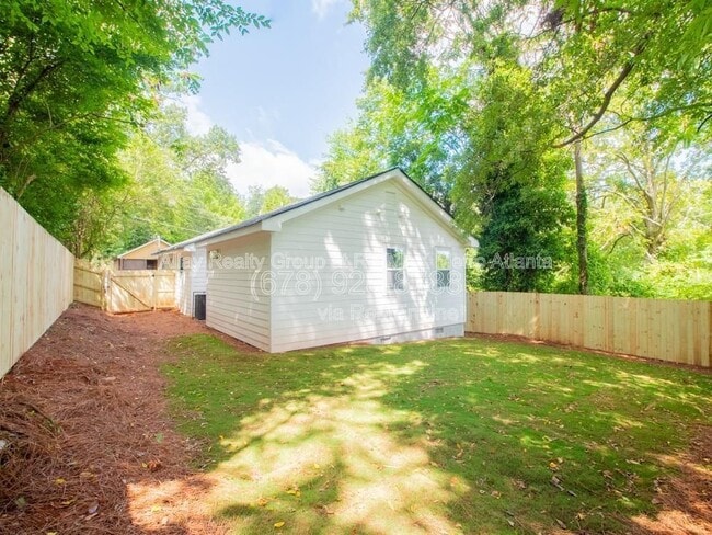 Building Photo - 1016 Coleman St SW